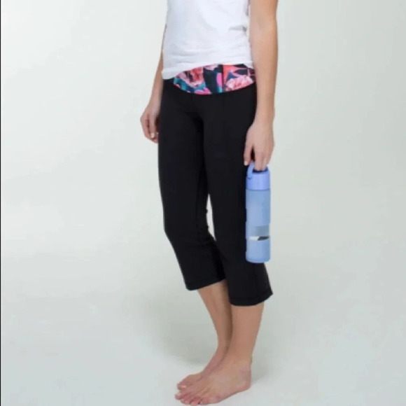Lululemon gather and crow crop - Picture 3 of 8